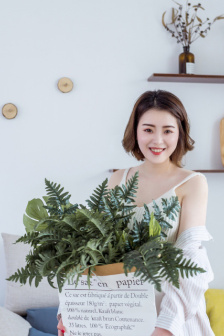 女生和男生一起在怼怼怼
